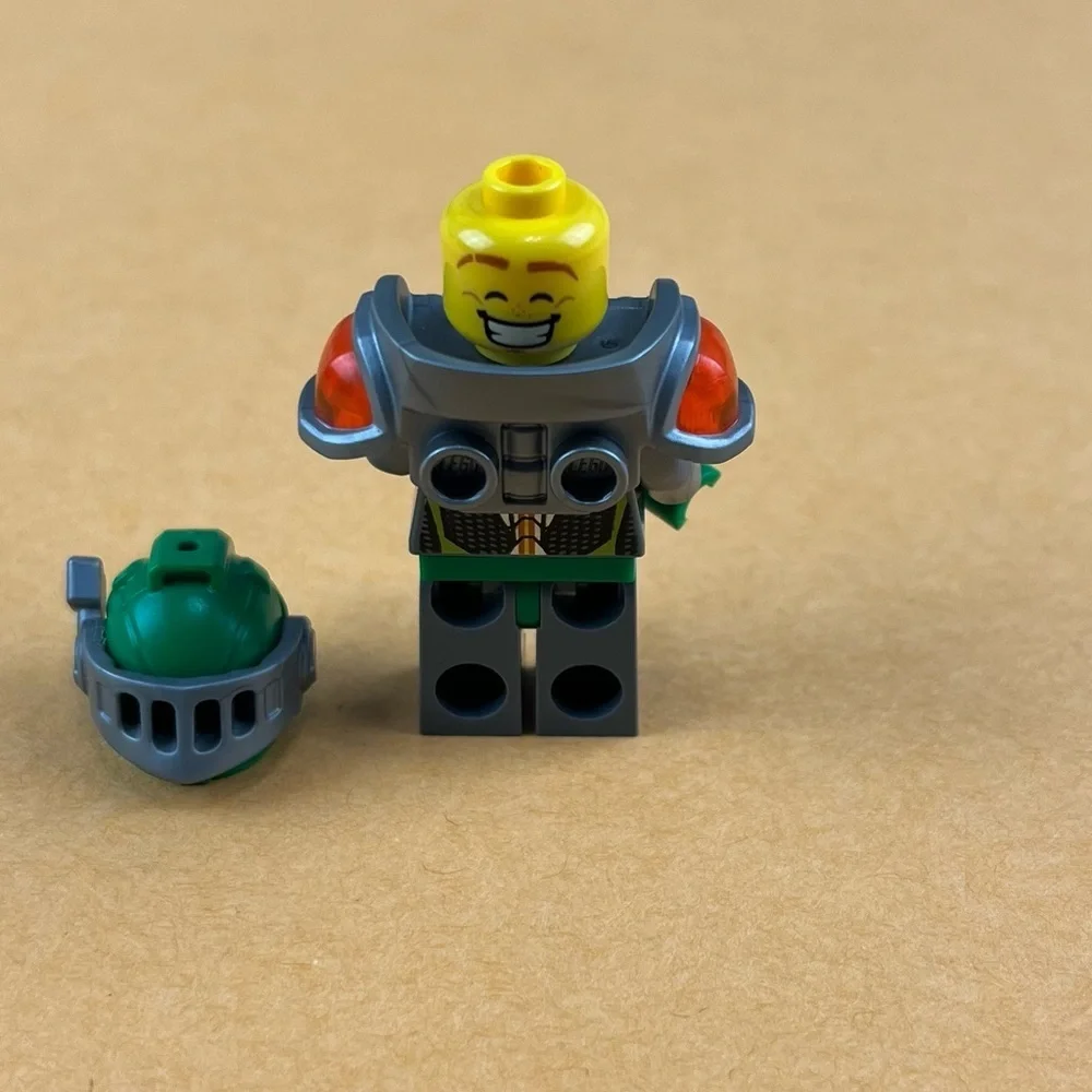 LEGO Aaron Silver Visor Minifigure 70325 Nexo Knights Castle 2